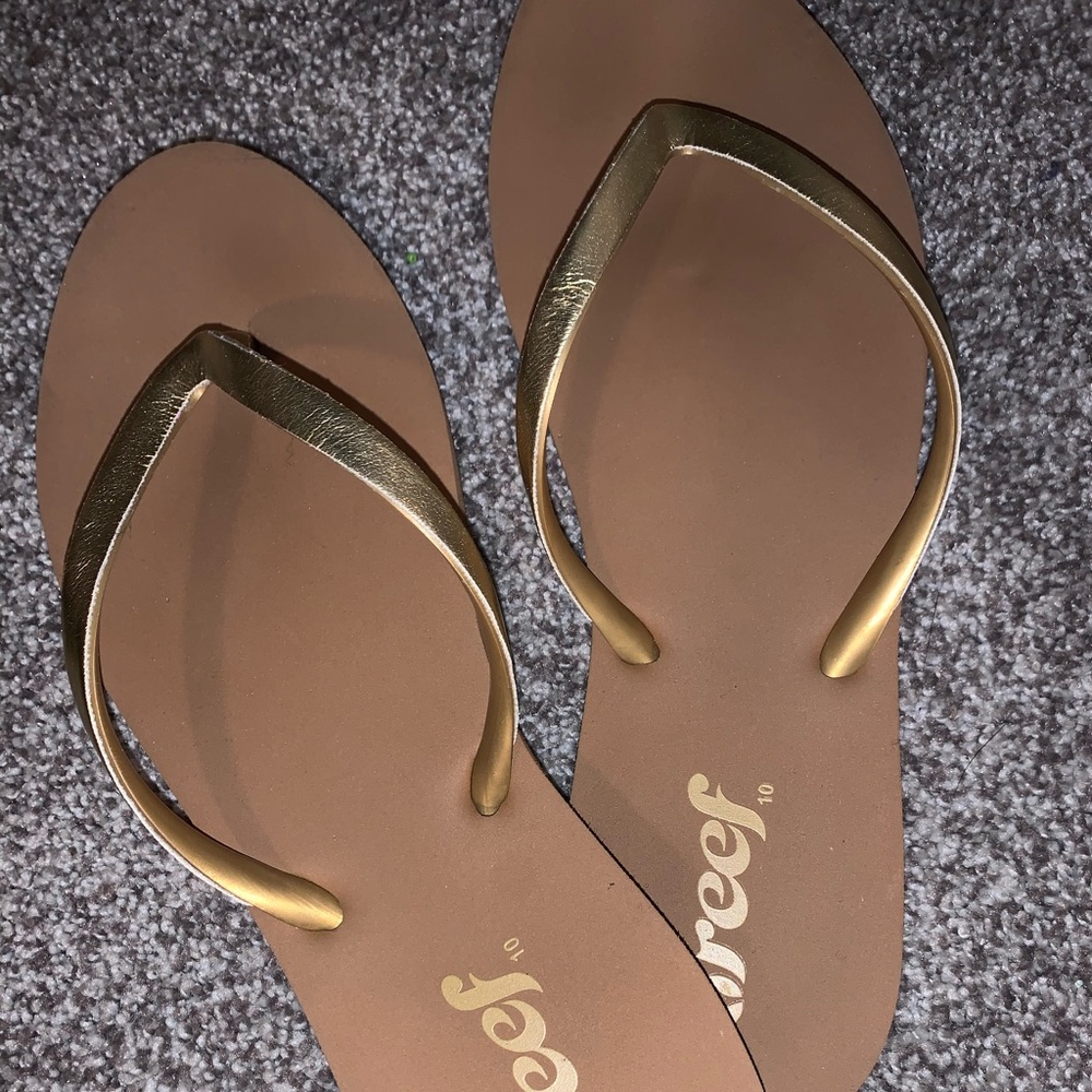 Never worn reef sandal flip flops